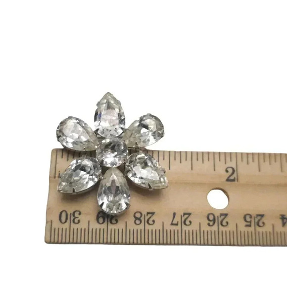 Weiss Co. Clear Crystal Flower Brooch Pin Silver Tone Vintage - Picture 5 of 5